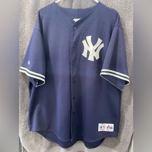 Yankees are are Jersey Vintage Majestic -Size XL.